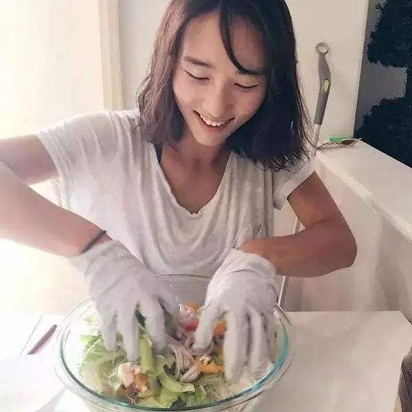 欧盟委员会委员东布罗夫斯基斯表示：我们已得到美方保证，美方打算遵守该贸易协定。