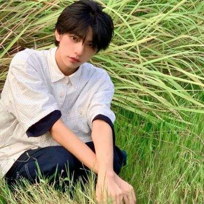 爱屋及乌?关晓彤穿短裙踢足球 向男友鹿晗靠齐