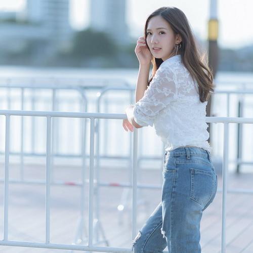 世界最高双层悬索桥主塔封顶